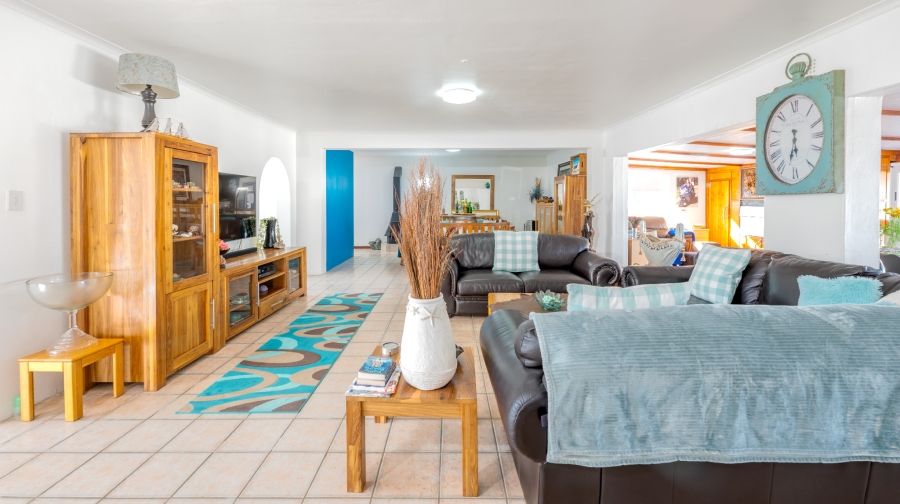 6 Bedroom Property for Sale in Struisbaai Western Cape